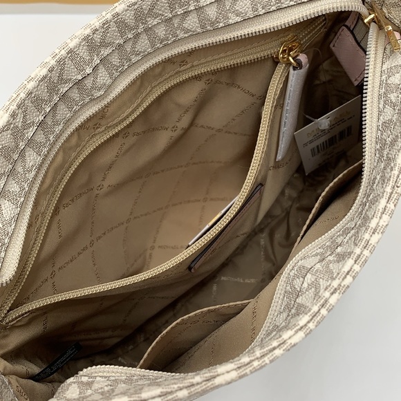 MICHAEL KORS
Jet Set Travel Large Logo Messenger Bag Vanilla Powder Blush Multi - Picture 10 of 16